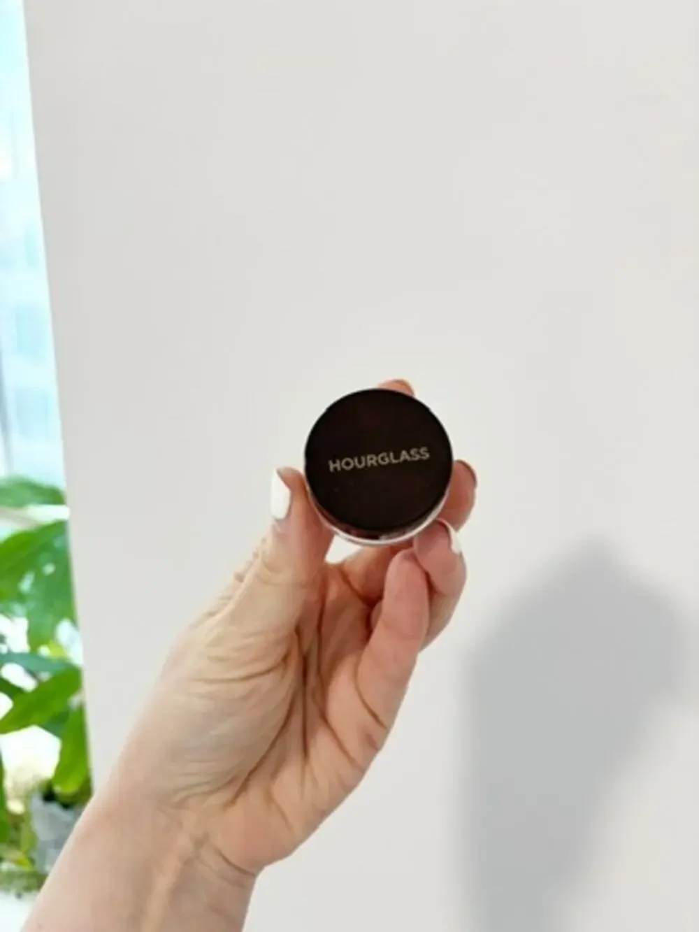 NEW Hourglass Scattered Light Glitter Eyeshadow in Aura Pink